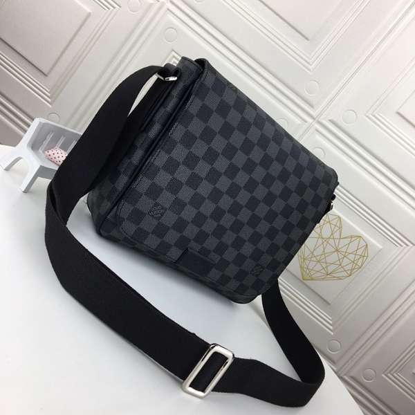 ルイヴィトンバッグ背面デザイン